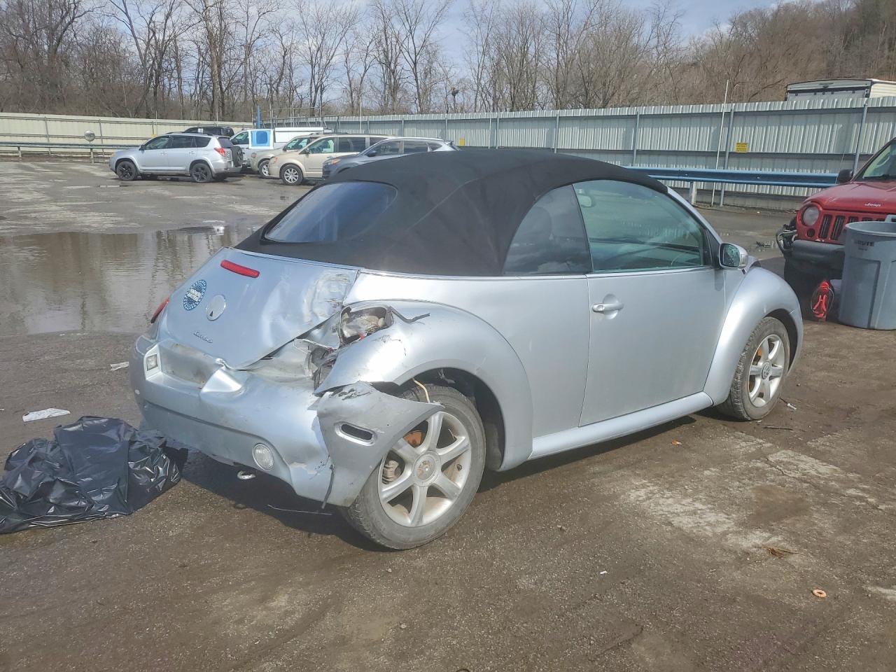 2004 VOLKSWAGEN NEW BEETLE GLS photo 5