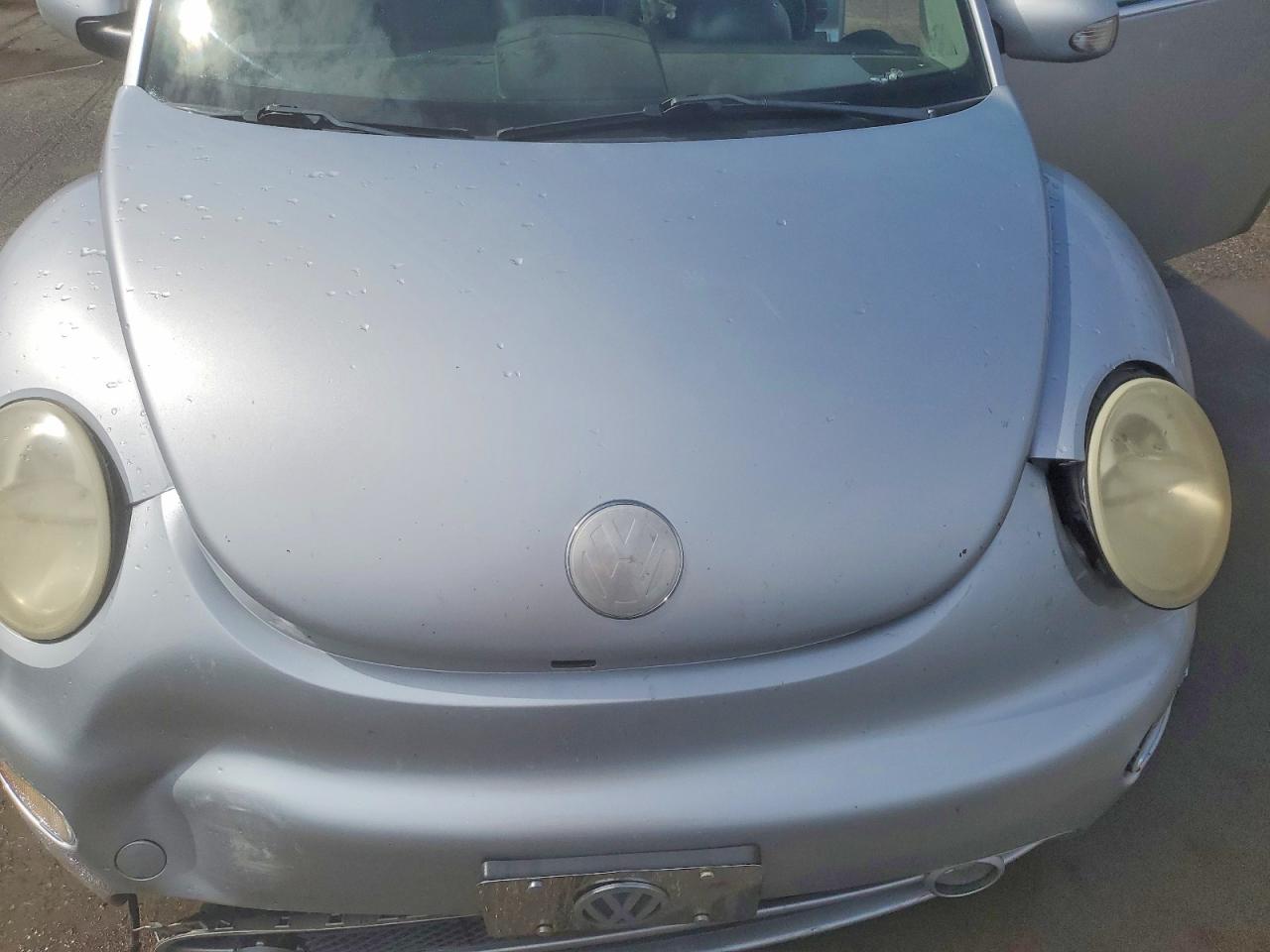 2004 VOLKSWAGEN NEW BEETLE GLS photo 21