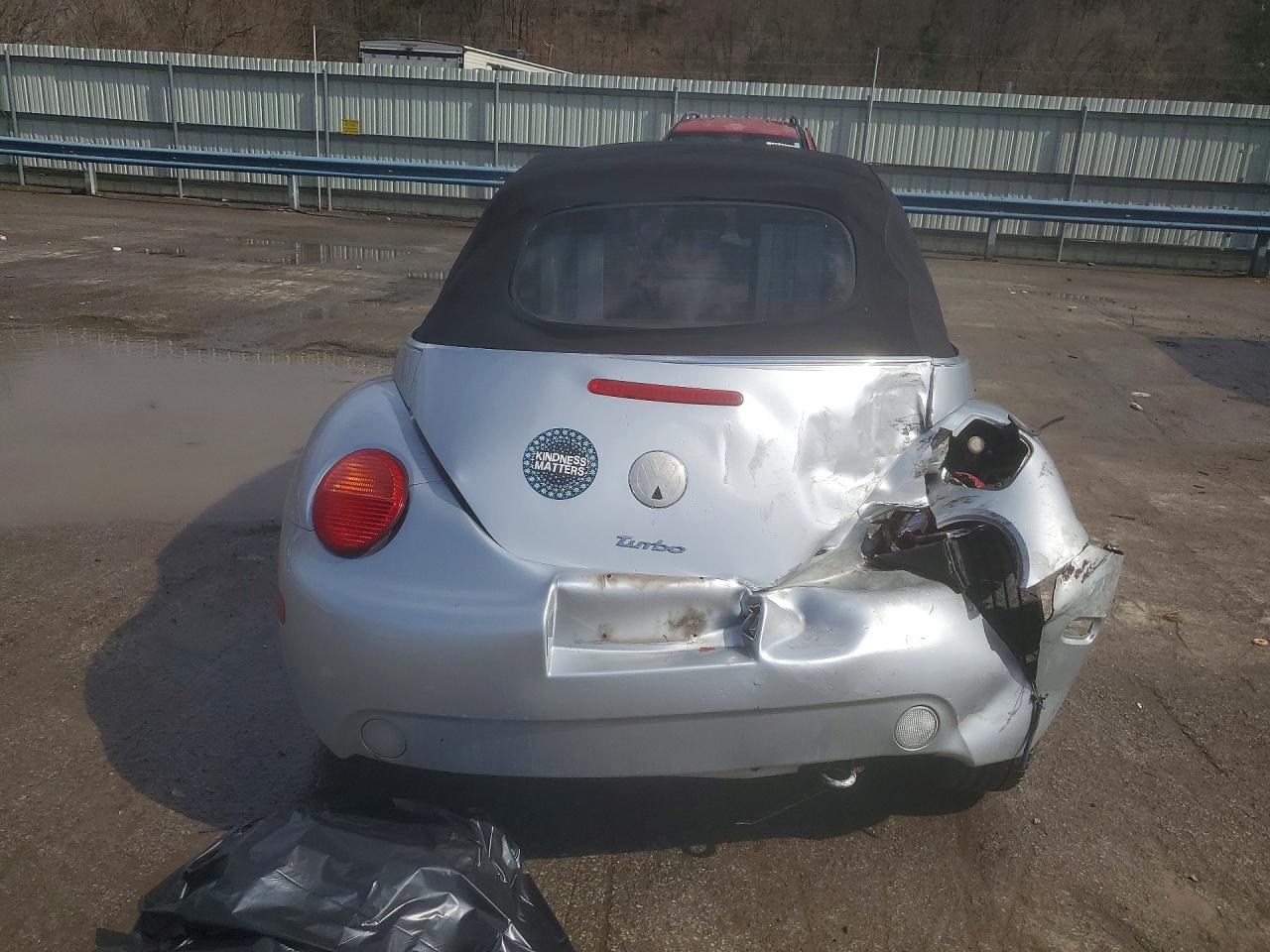 2004 VOLKSWAGEN NEW BEETLE GLS photo 11