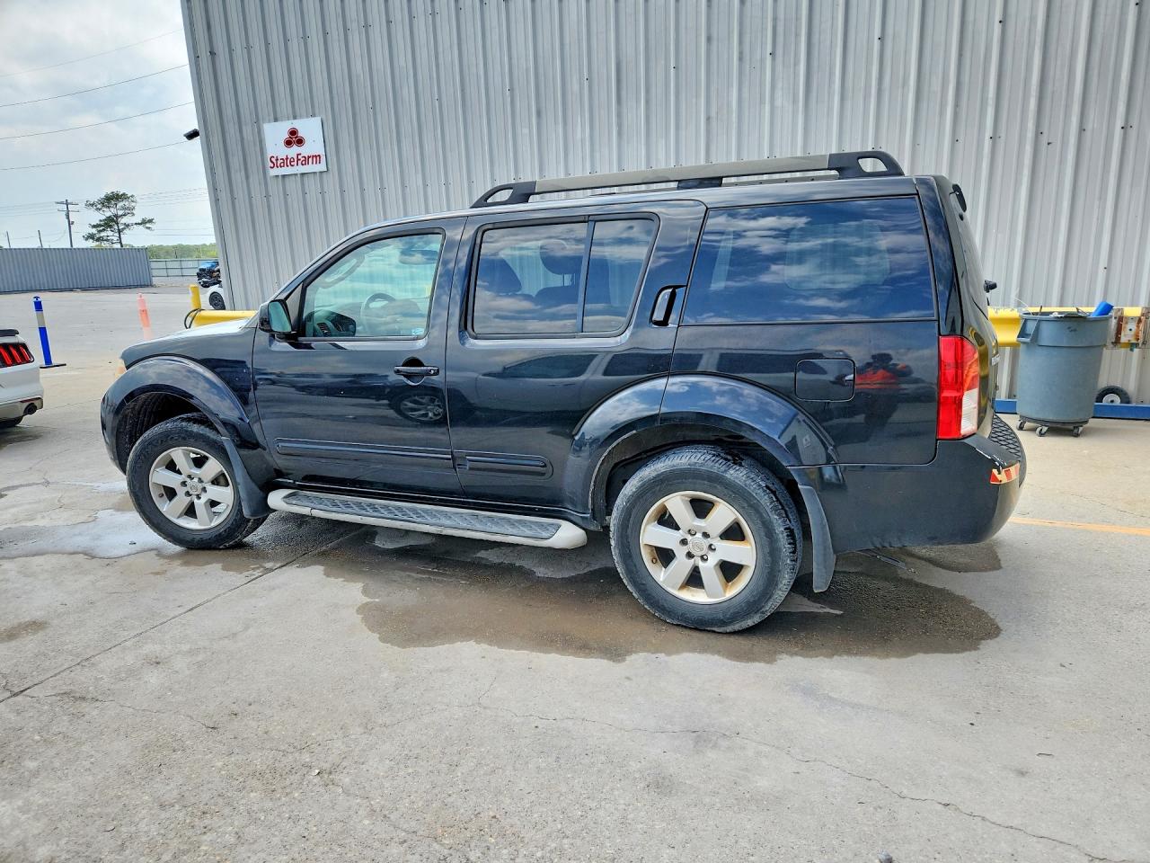 2012 NISSAN PATHFINDER S photo 2