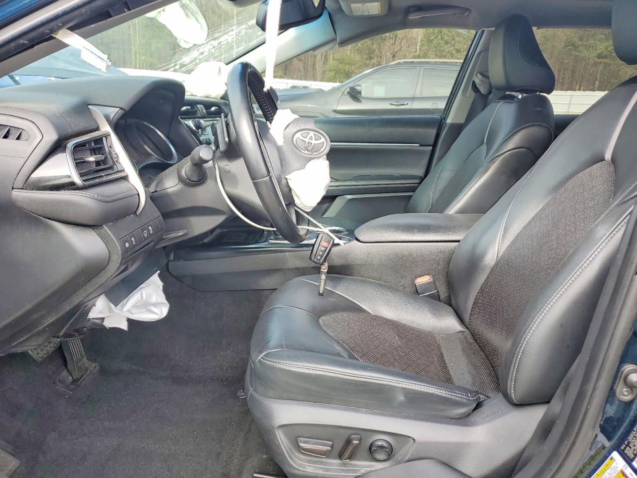 2020 TOYOTA CAMRY XSE photo 13