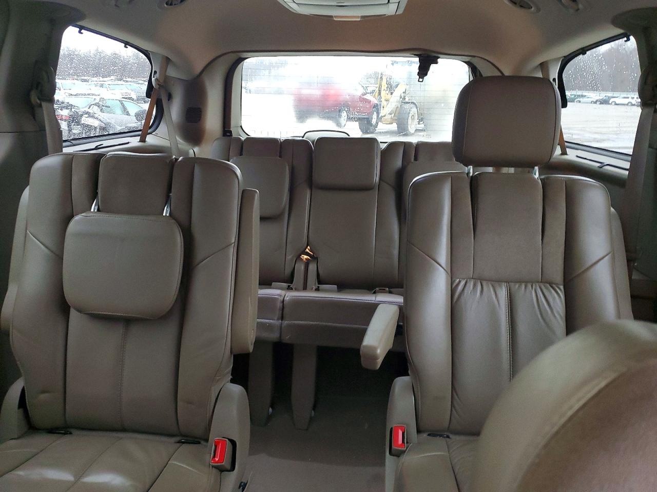 2011 CHRYSLER TOWN & COUNTRY LIMITED photo 10
