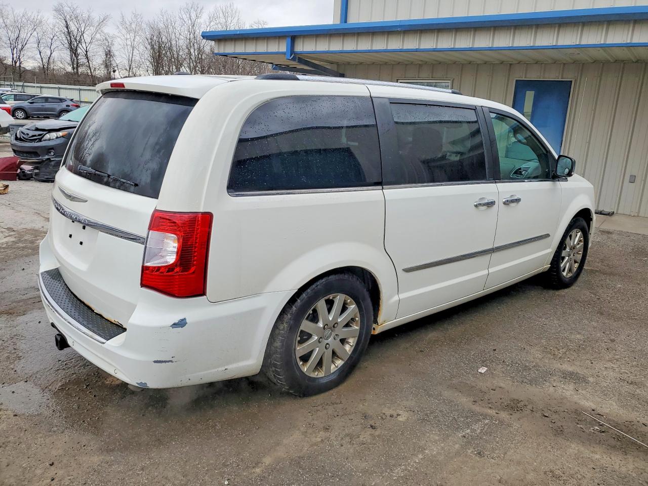 2011 CHRYSLER TOWN & COUNTRY LIMITED photo 3