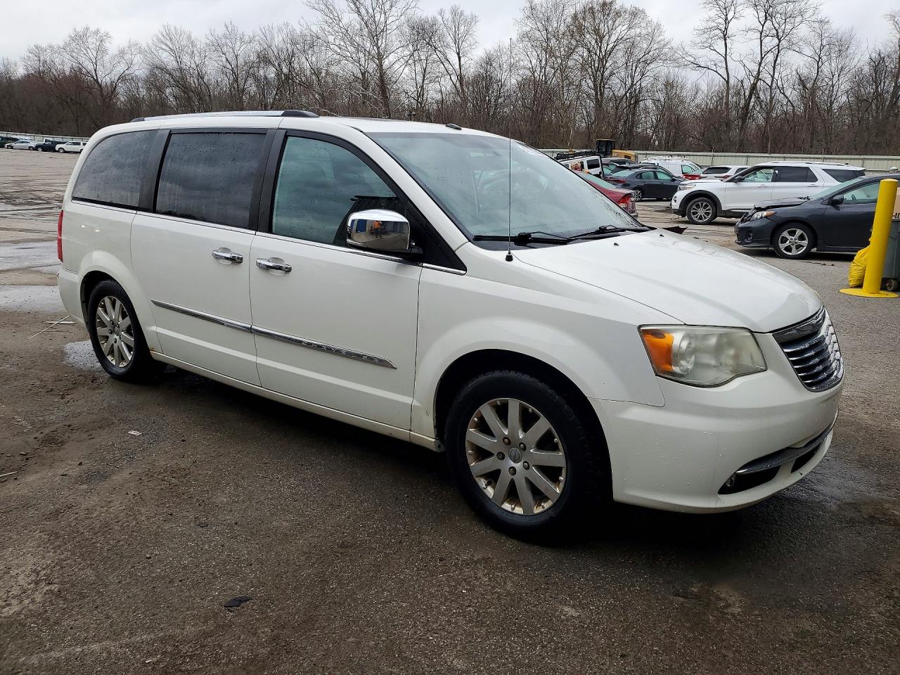 2011 CHRYSLER TOWN & COUNTRY LIMITED photo 4