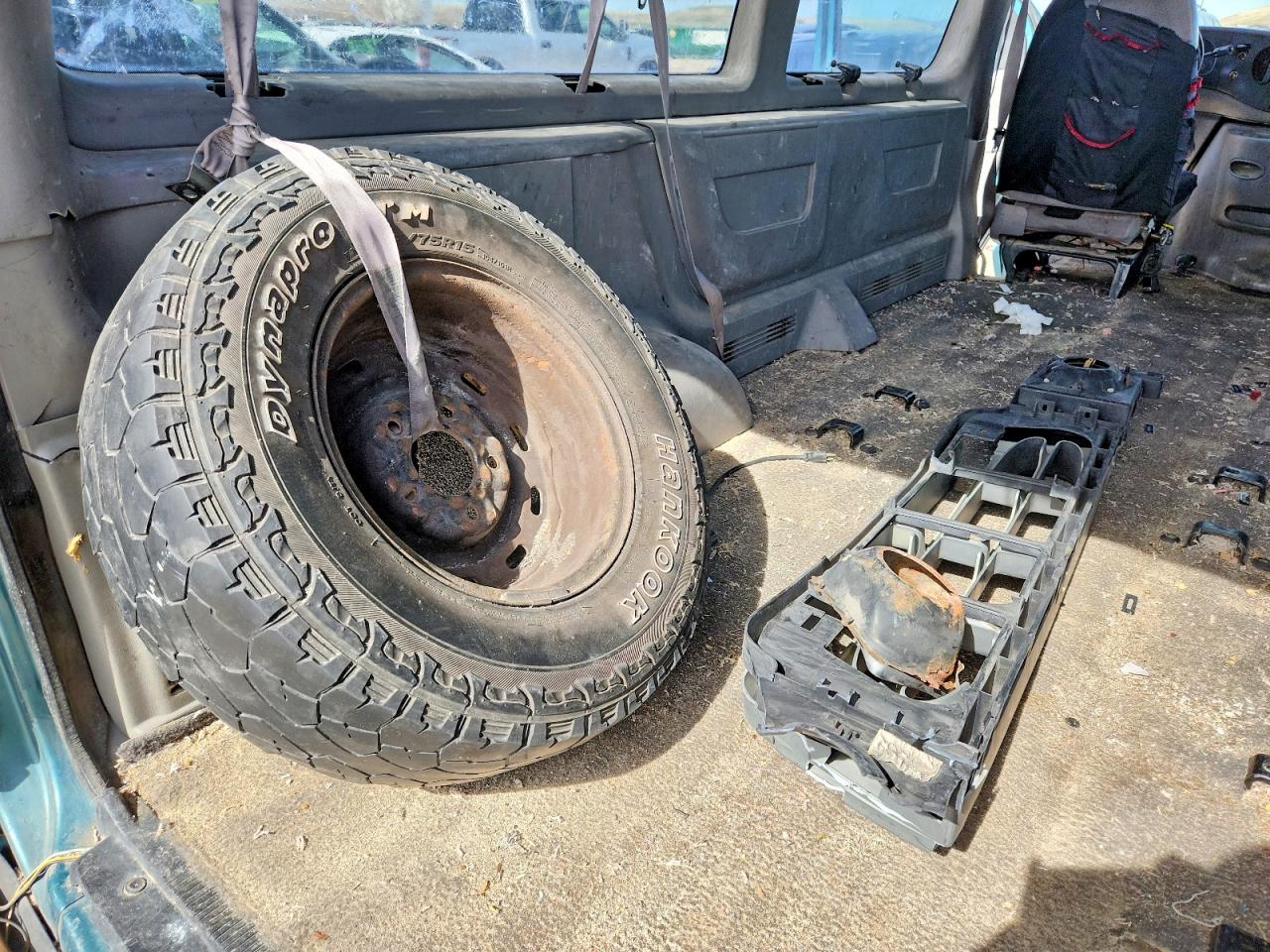 1998 FORD ECONOLINE E150 photo 13