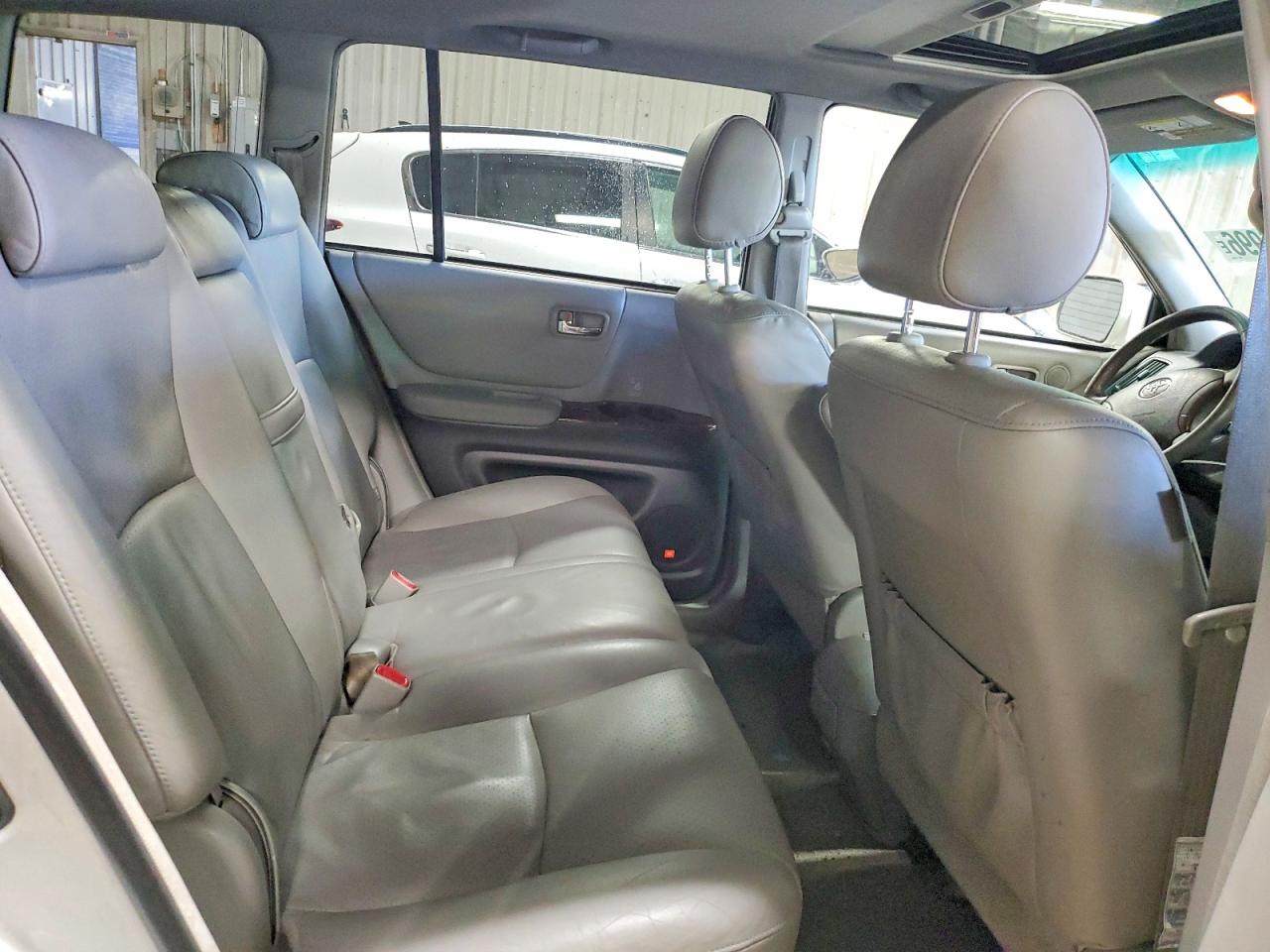 2004 TOYOTA HIGHLANDER LIMITED photo 19