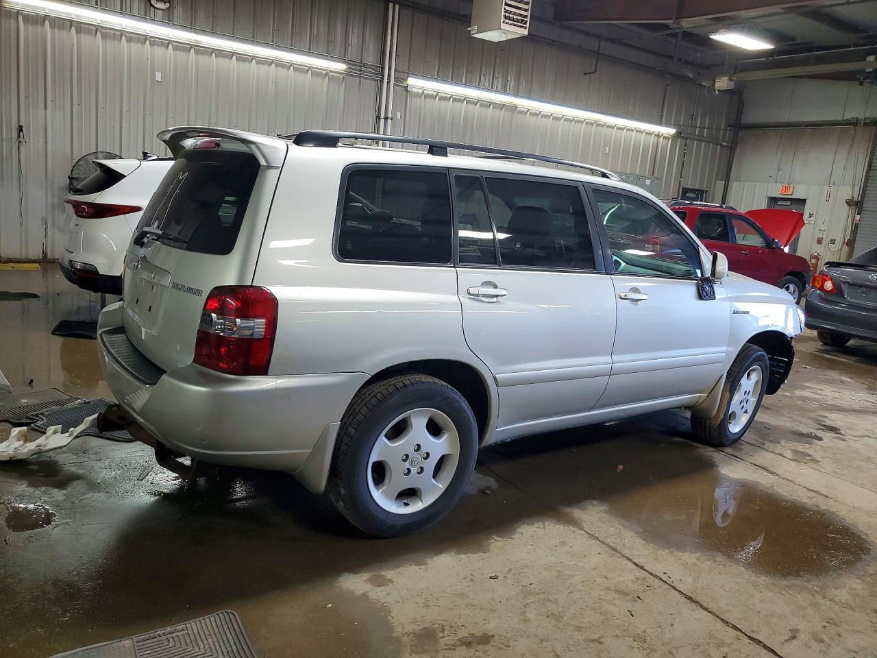 2004 TOYOTA HIGHLANDER LIMITED photo 5