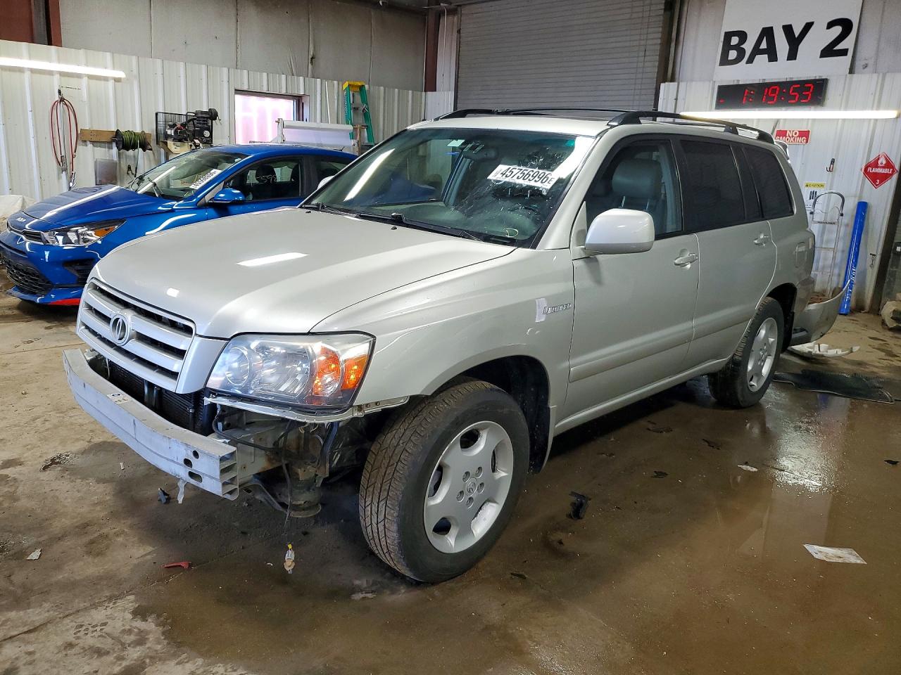2004 TOYOTA HIGHLANDER
