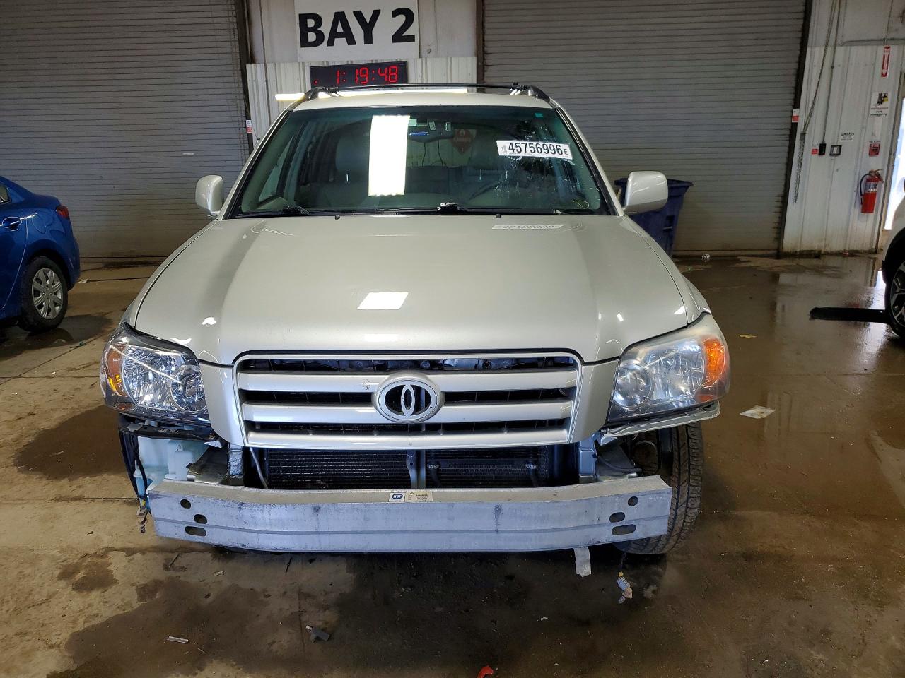 2004 TOYOTA HIGHLANDER LIMITED photo 9