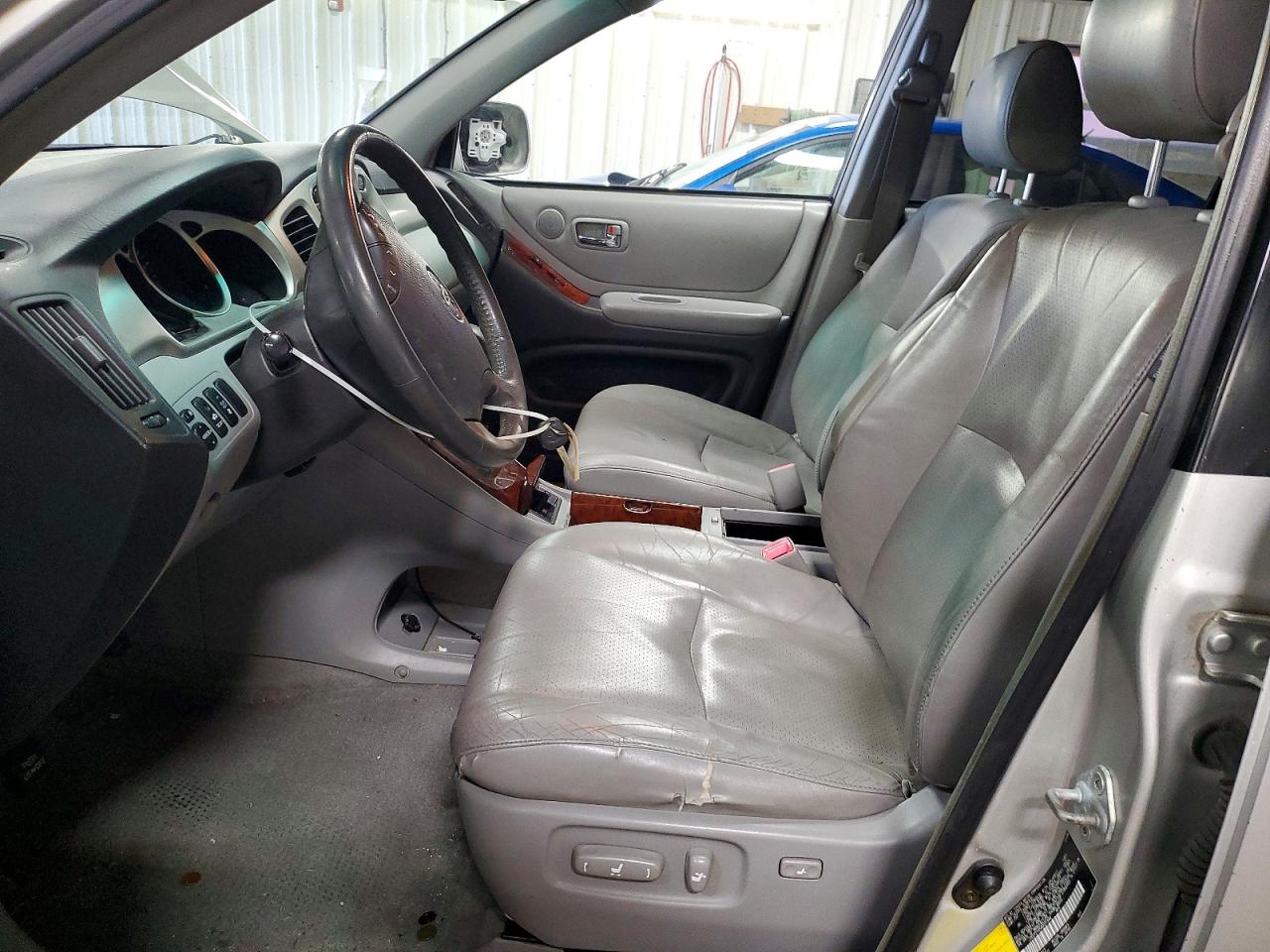 2004 TOYOTA HIGHLANDER LIMITED photo 13