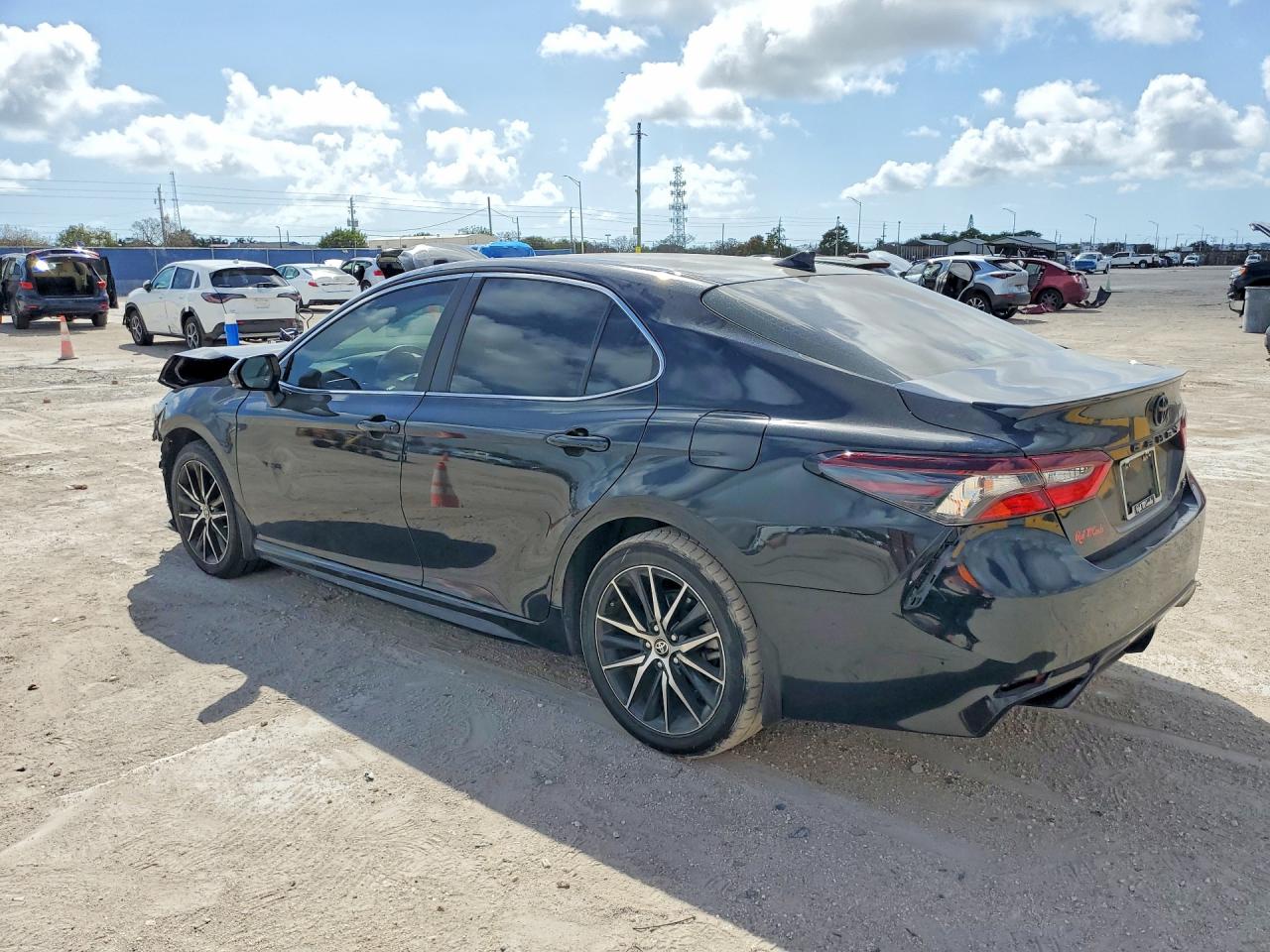 2024 TOYOTA CAMRY SE photo 4