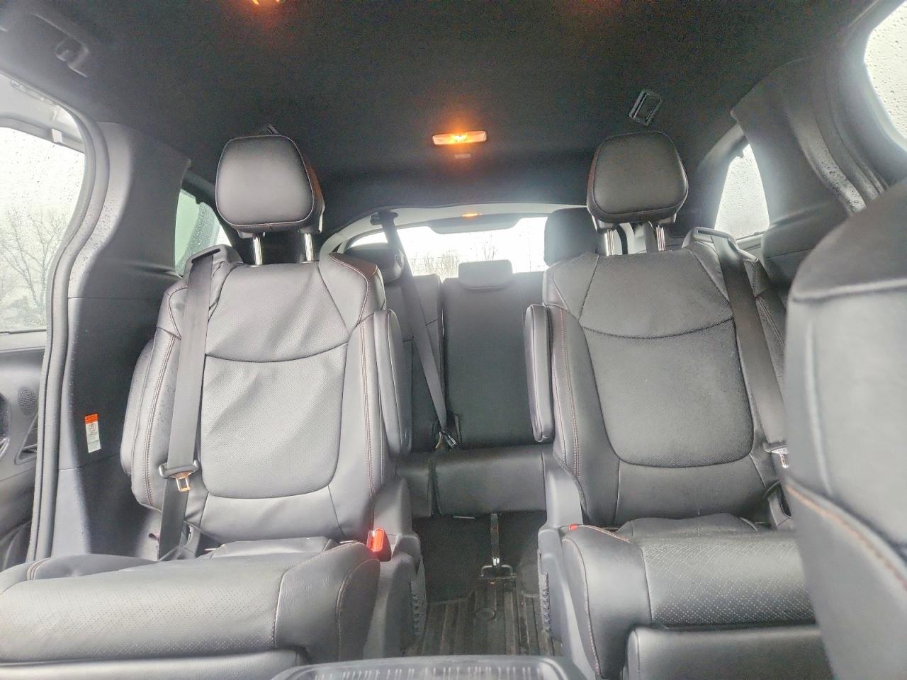 2025 TOYOTA SIENNA PLATINUM 7-PASSENGER photo 19