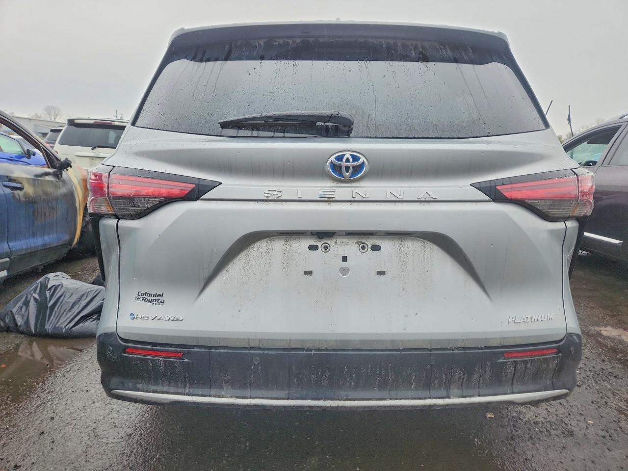 2025 TOYOTA SIENNA PLATINUM 7-PASSENGER photo 11