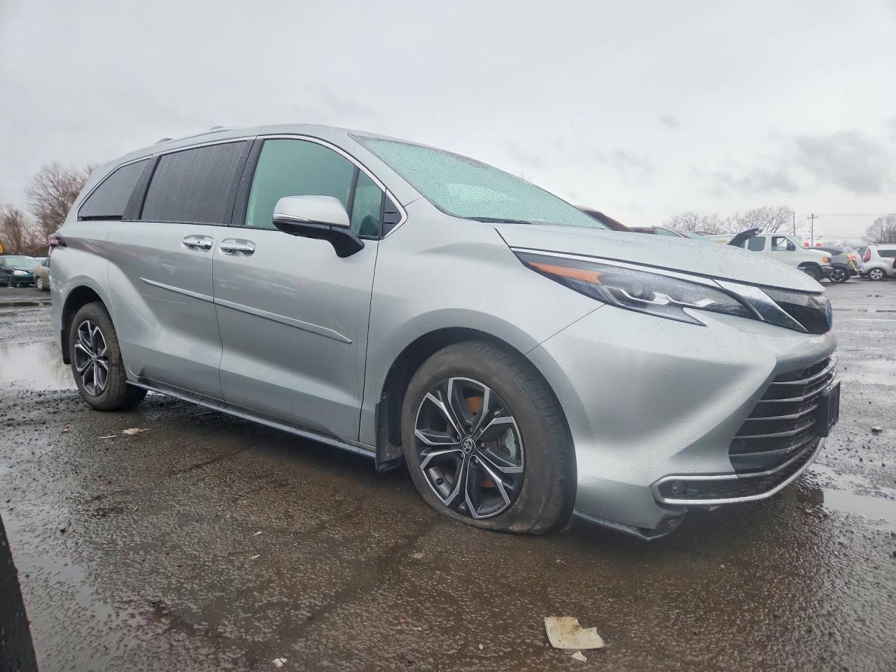 2025 TOYOTA SIENNA PLATINUM 7-PASSENGER photo 7