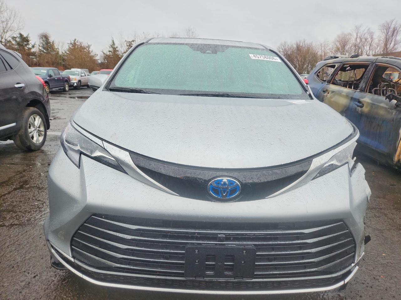 2025 TOYOTA SIENNA PLATINUM 7-PASSENGER photo 9