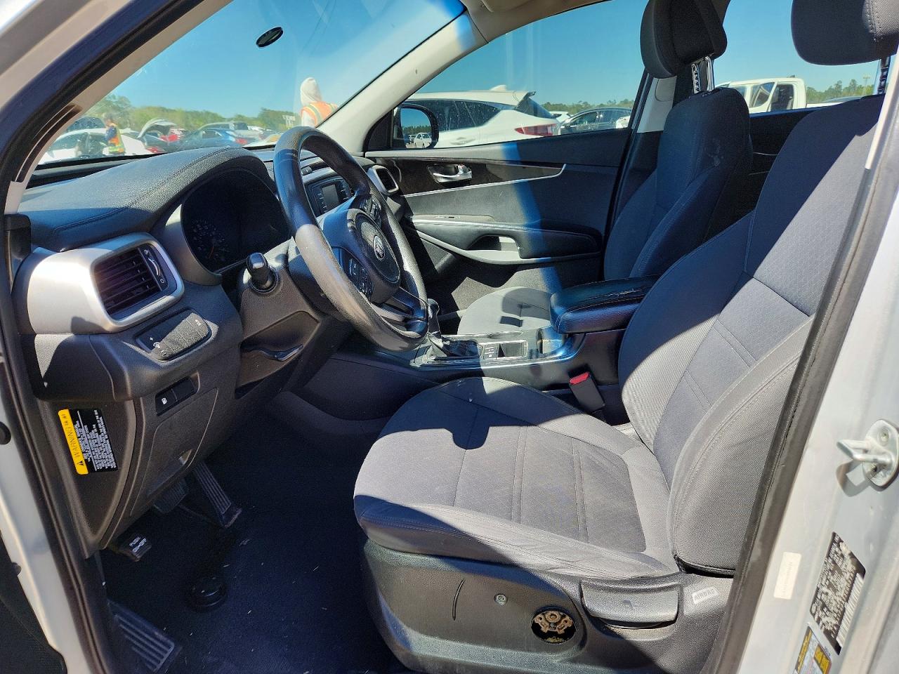 2016 KIA SORENTO LX photo 19