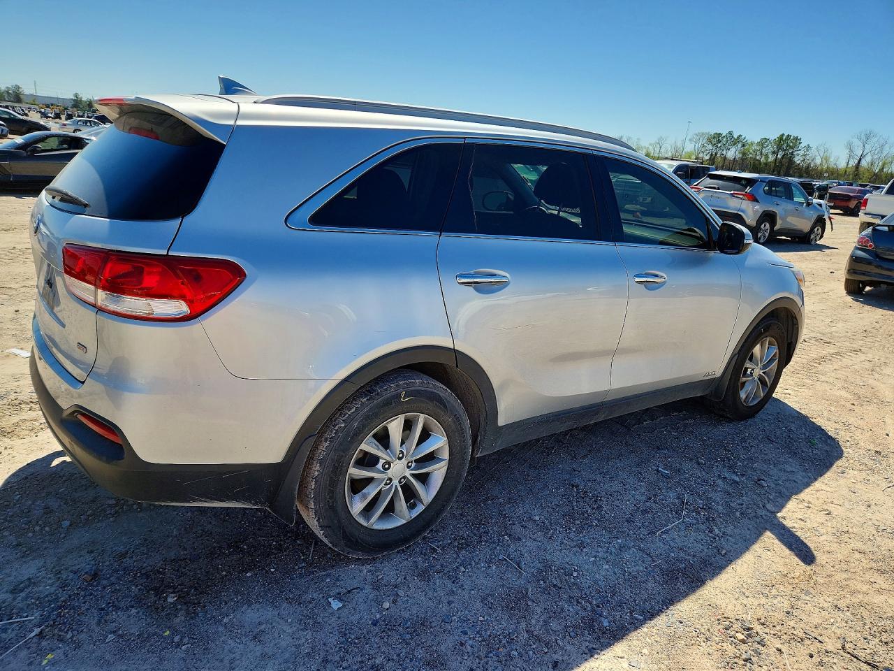 2016 KIA SORENTO LX photo 7
