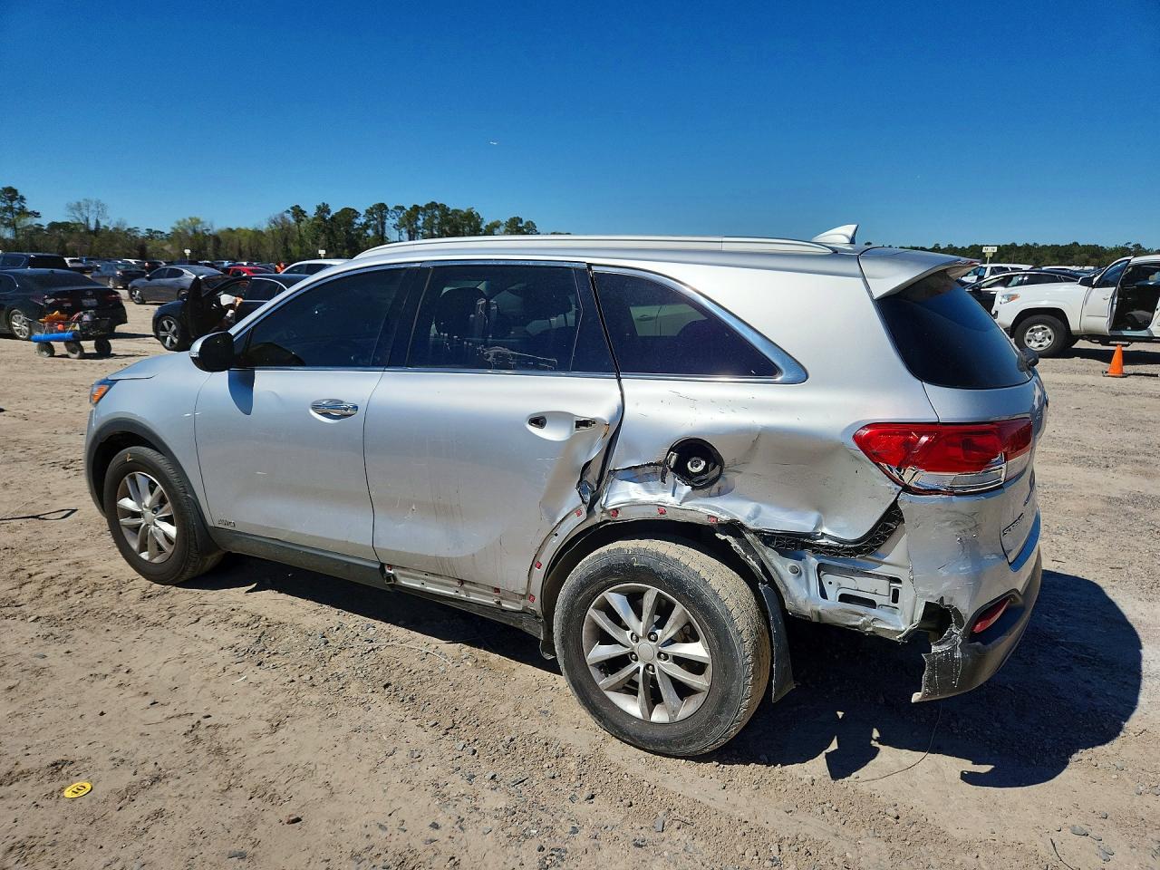 2016 KIA SORENTO LX photo 4