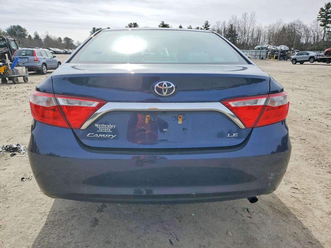 2017 TOYOTA CAMRY LE photo 6