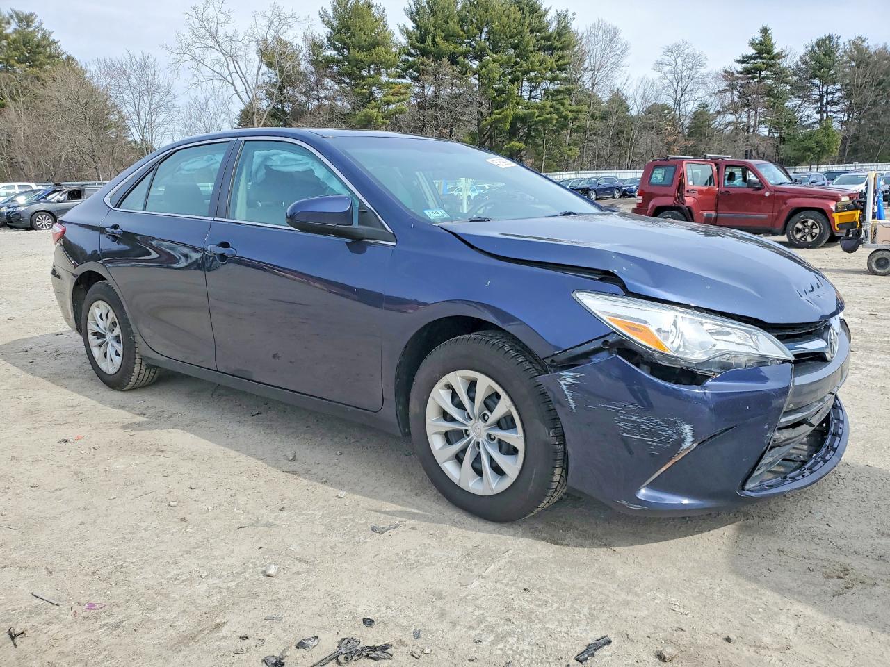 2017 TOYOTA CAMRY LE photo 4