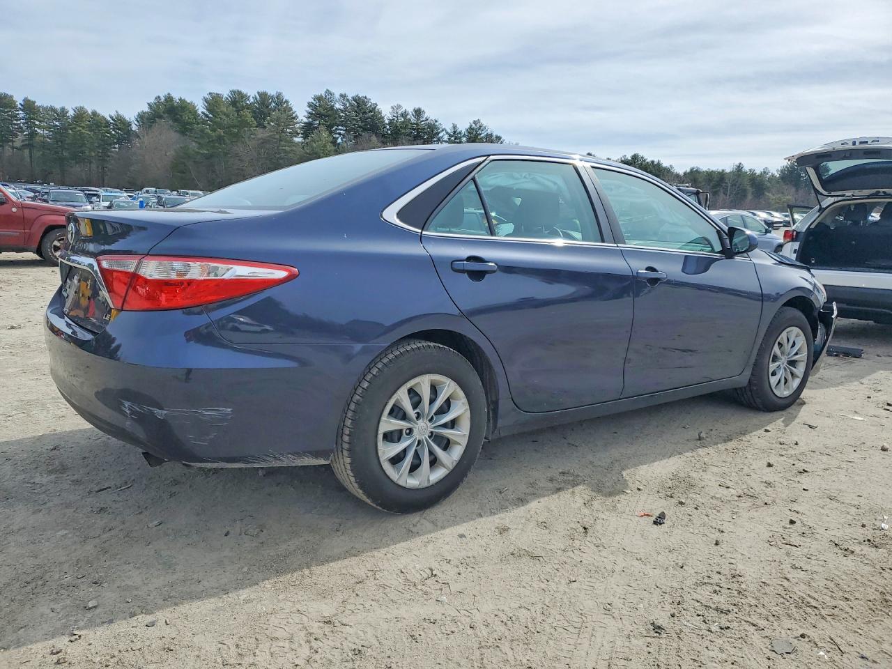 2017 TOYOTA CAMRY LE photo 3