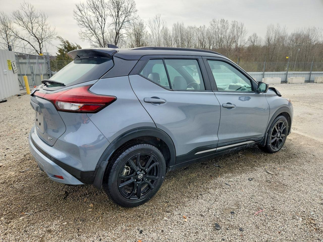 2021 NISSAN KICKS SR photo 3