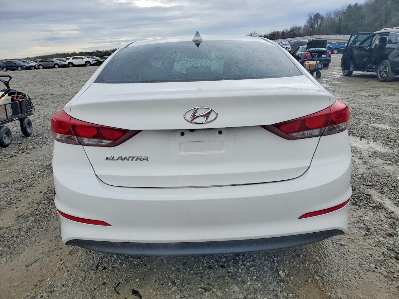 2017 HYUNDAI ELANTRA SE photo 6