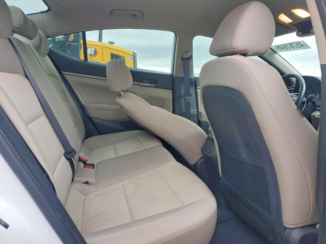 2017 HYUNDAI ELANTRA SE photo 10