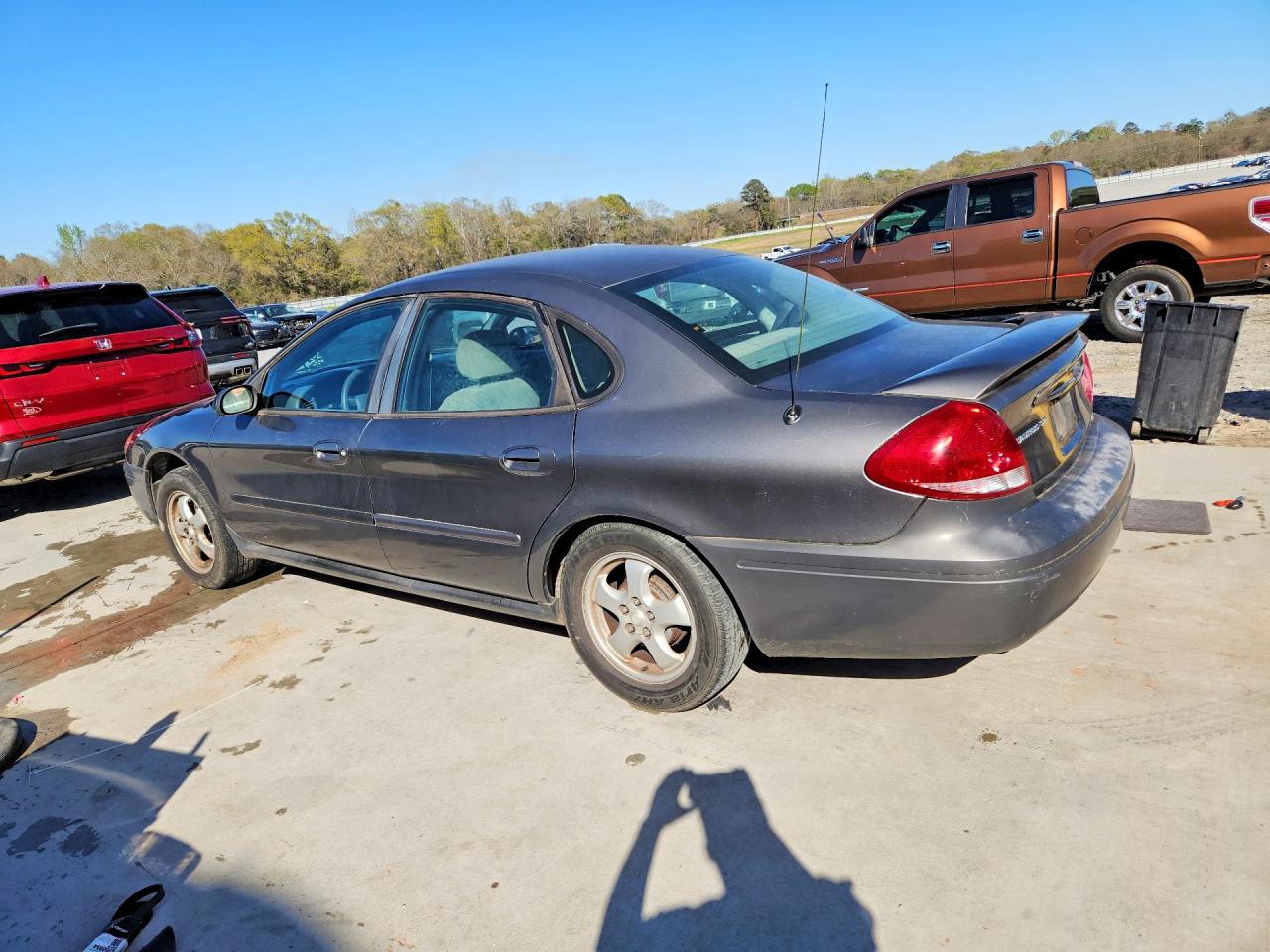 2005 FORD TAURUS SE photo 2