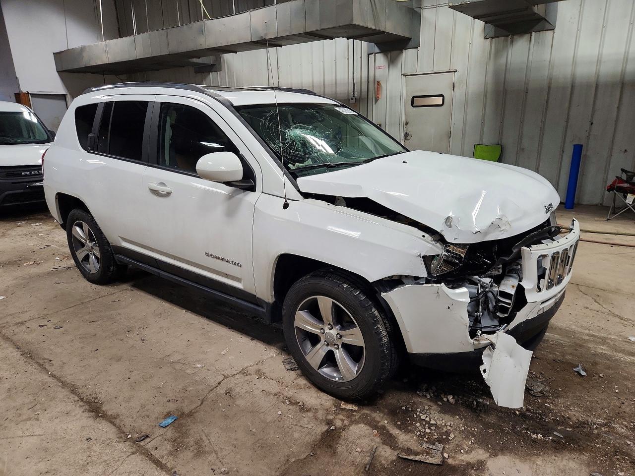 2017 JEEP COMPASS LATITUDE photo 4
