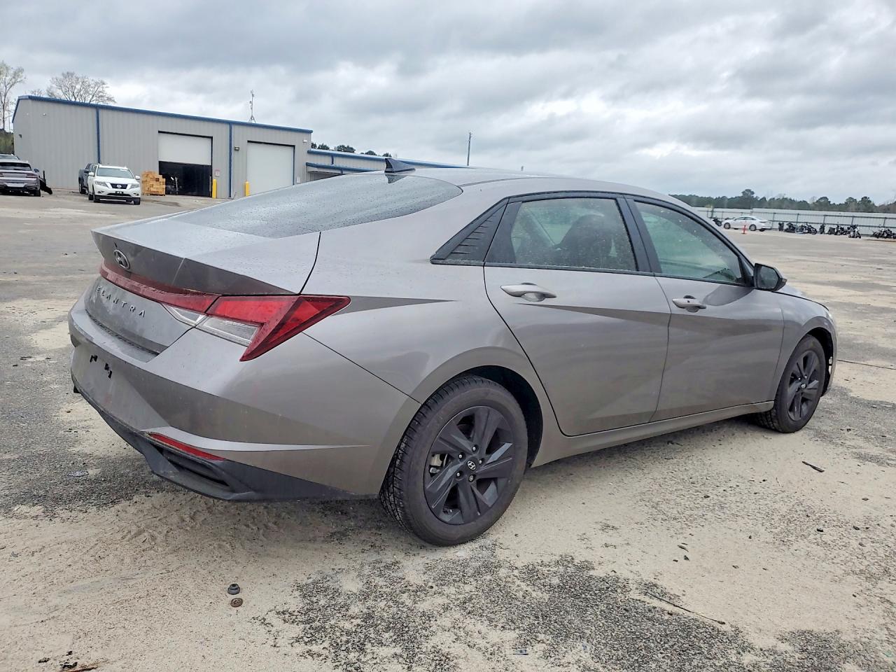 2023 HYUNDAI ELANTRA photo 3