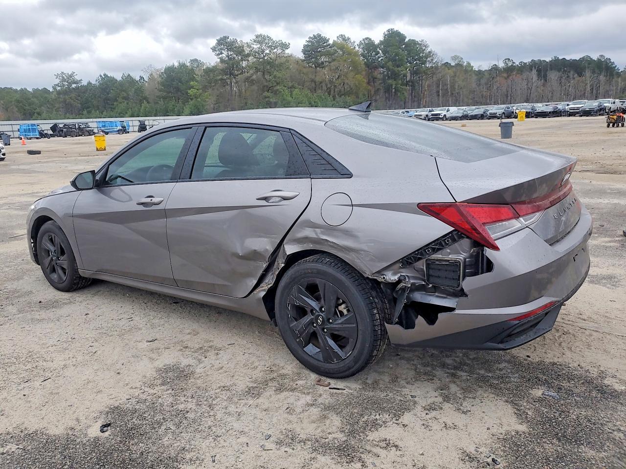 2023 HYUNDAI ELANTRA photo 2