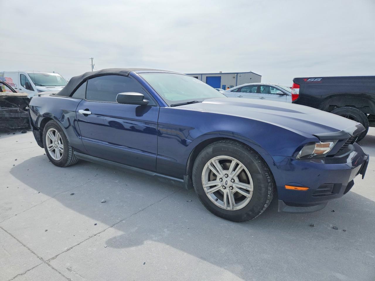 2012 FORD MUSTANG photo 4
