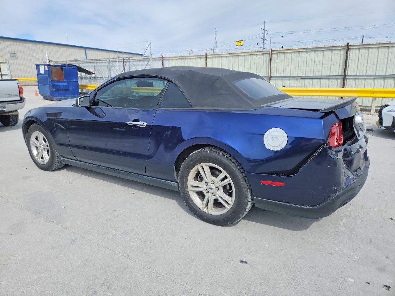 2012 FORD MUSTANG photo 2