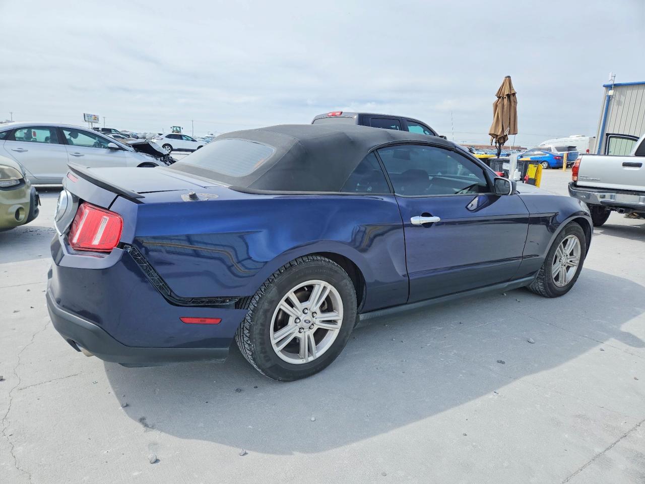 2012 FORD MUSTANG photo 3