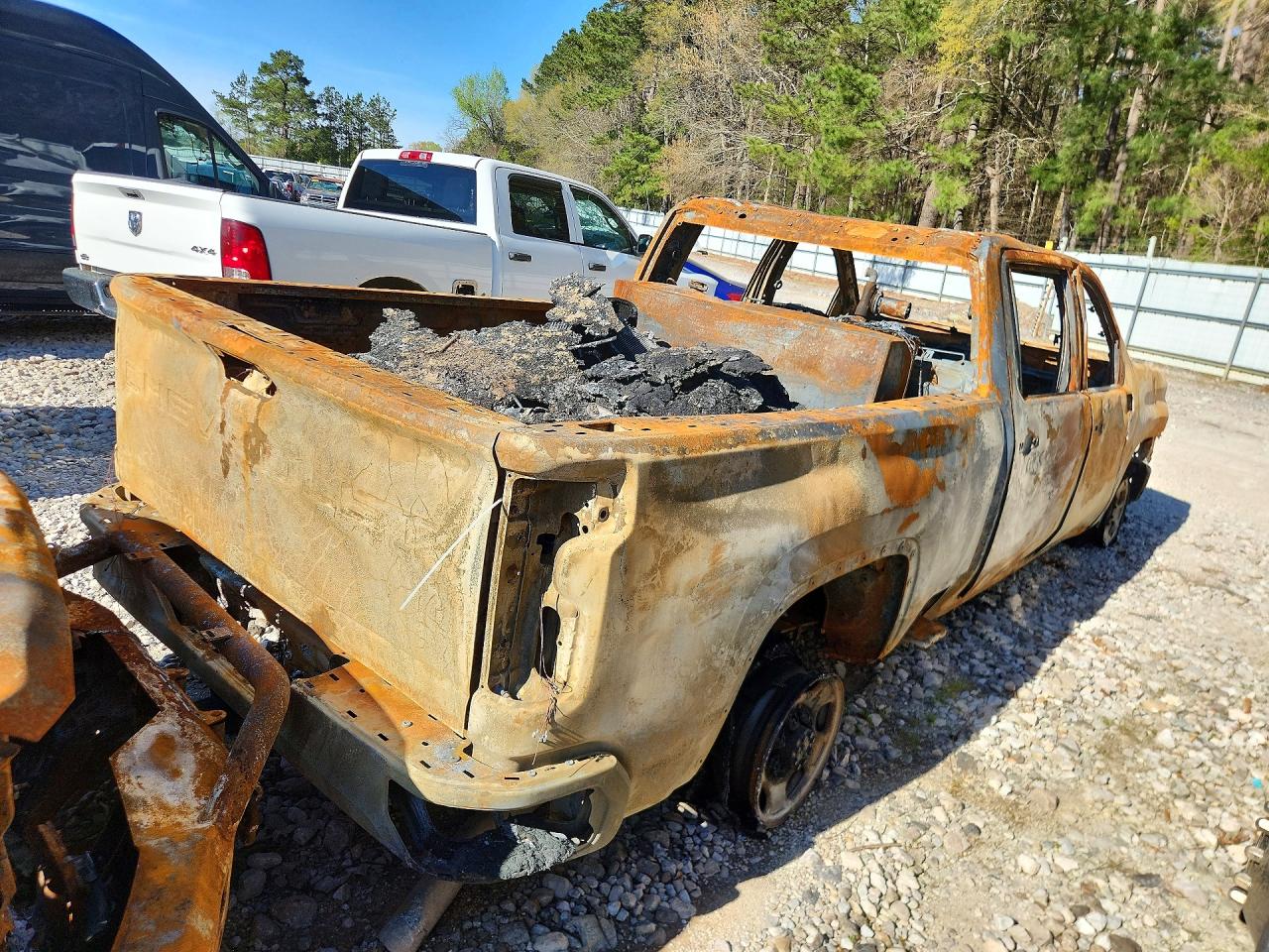 2025 CHEVROLET SILVERADO K2500 HEAVY DUTY photo 3