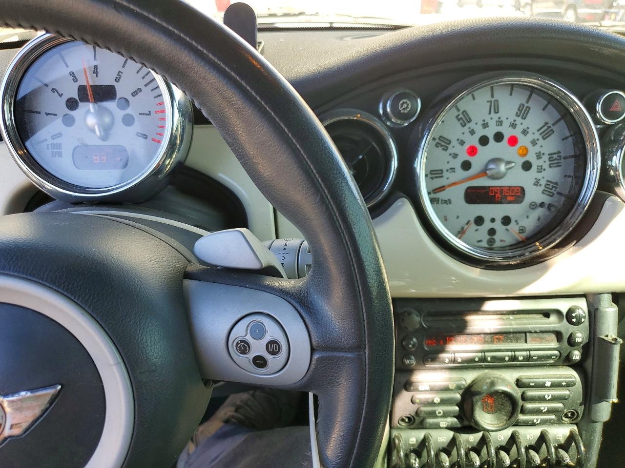 2008 MINI COOPER S photo 9