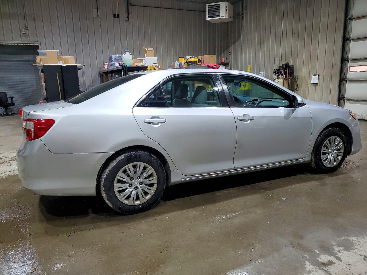 2014 TOYOTA CAMRY LE photo 5