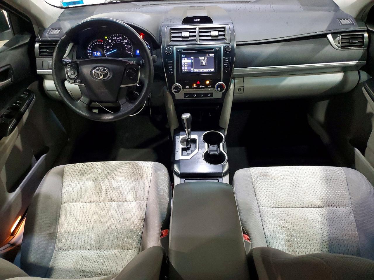 2014 TOYOTA CAMRY LE photo 15