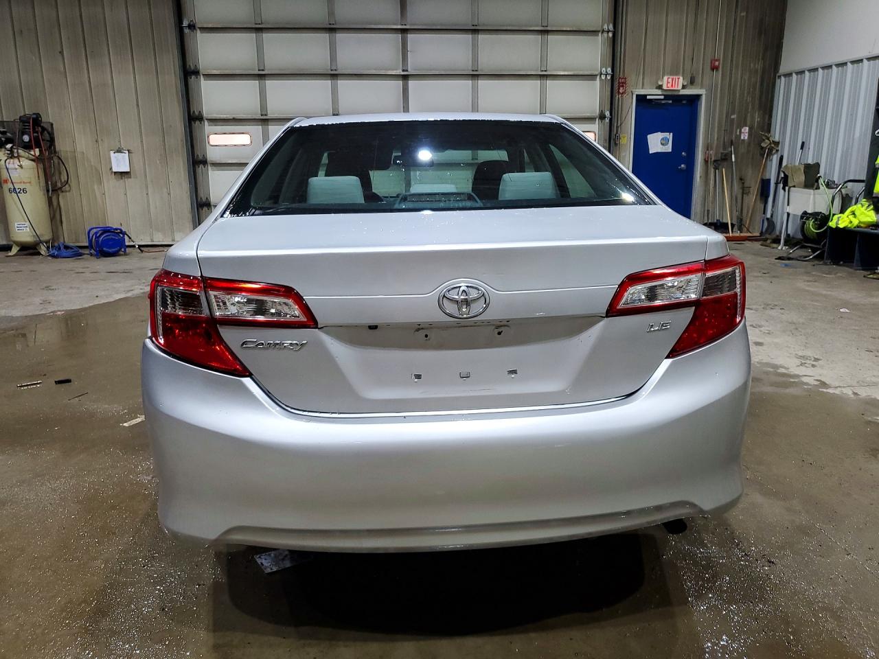 2014 TOYOTA CAMRY LE photo 11