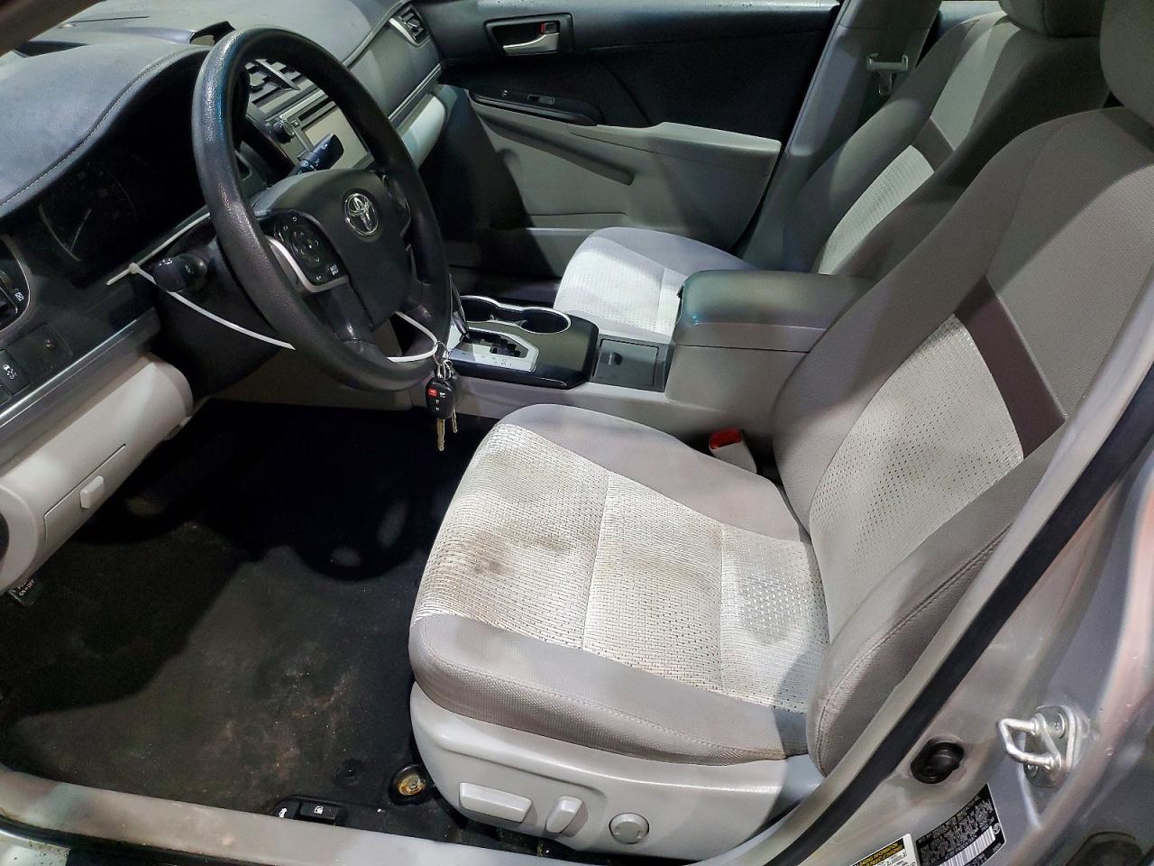 2014 TOYOTA CAMRY LE photo 13