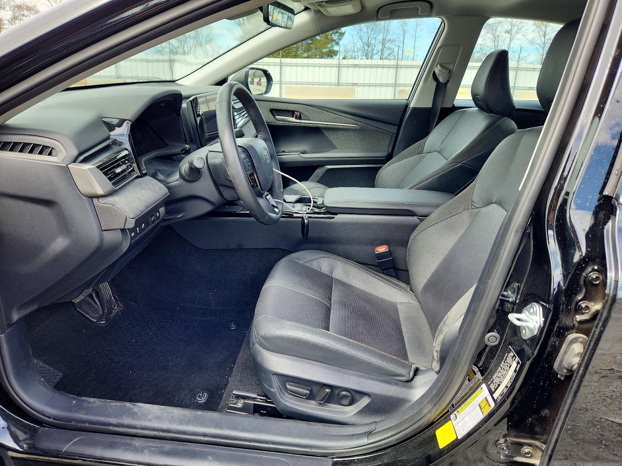 2025 TOYOTA CAMRY XLE photo 7