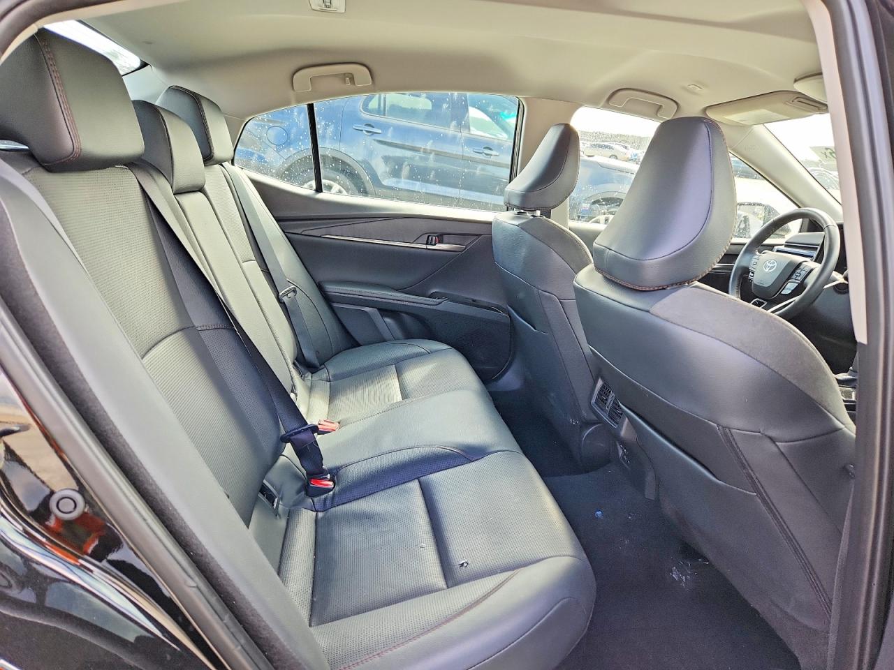 2025 TOYOTA CAMRY XLE photo 10