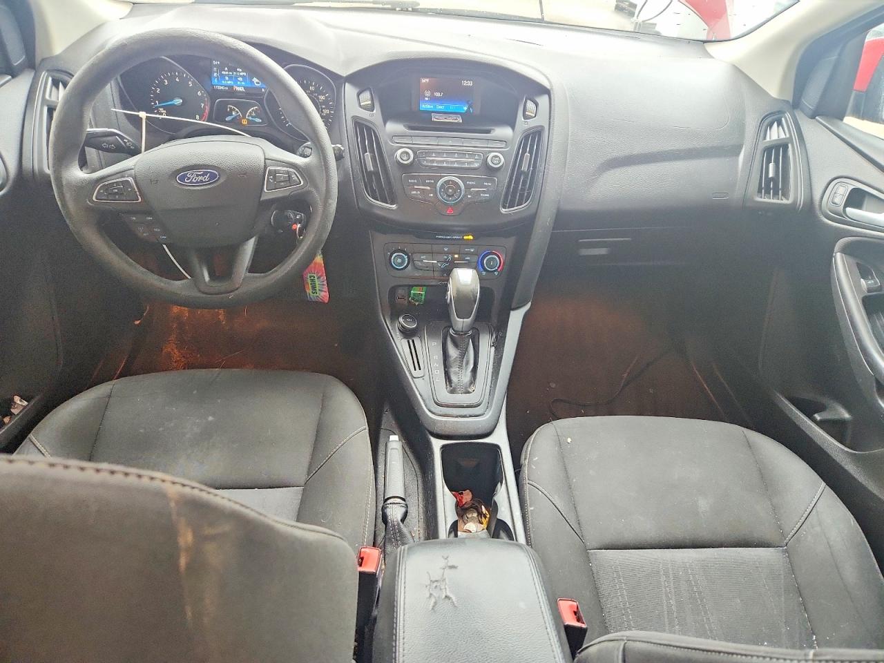 2015 FORD FOCUS SE photo 15