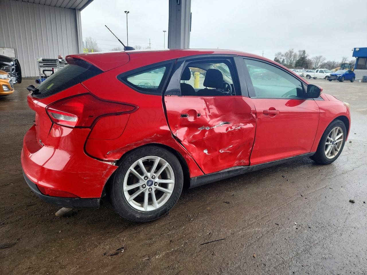 2015 FORD FOCUS SE photo 5