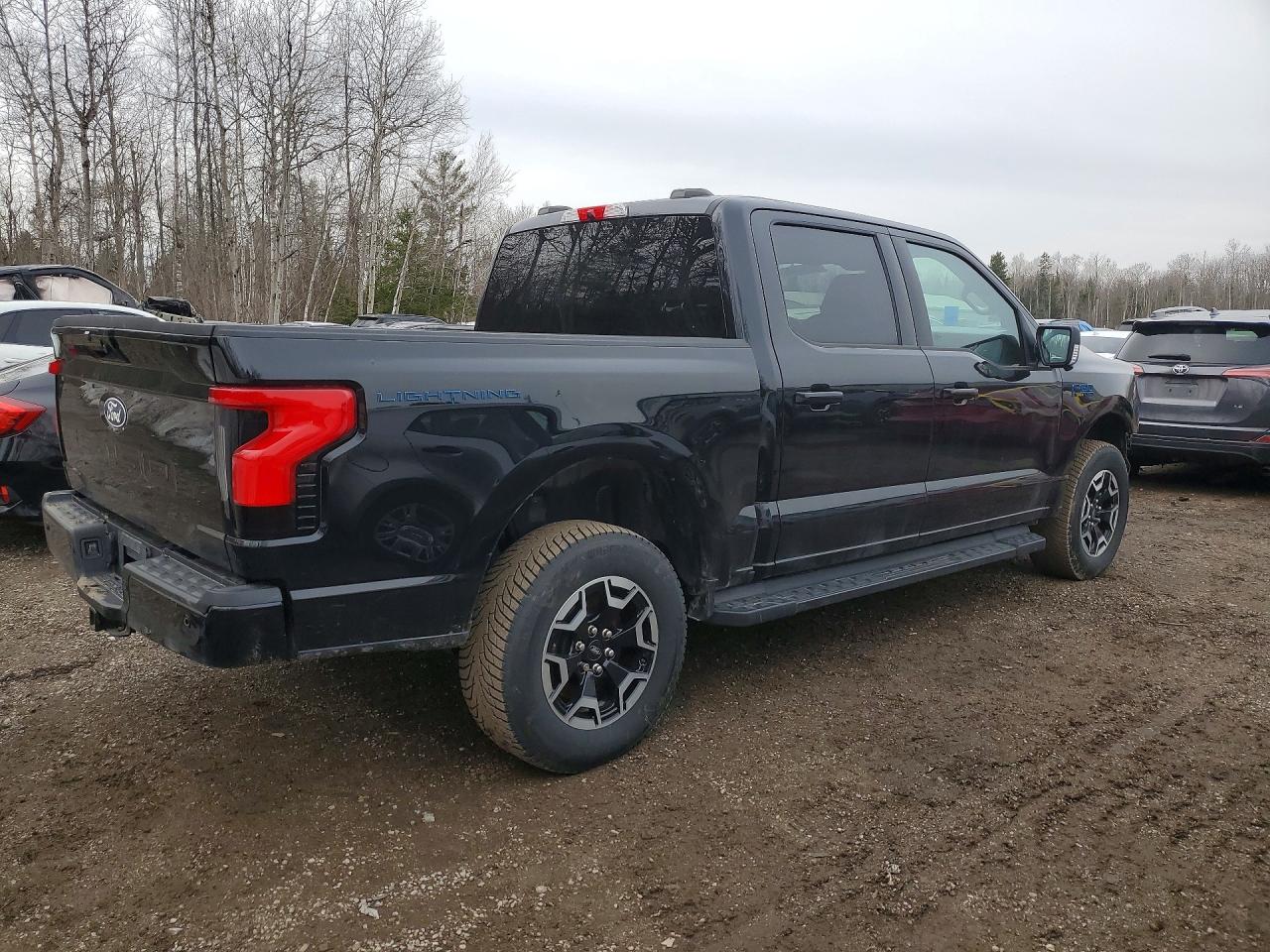 2024 FORD F150 LIGHTNING XLT photo 3
