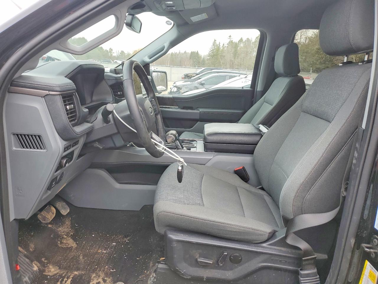 2024 FORD F150 LIGHTNING XLT photo 7