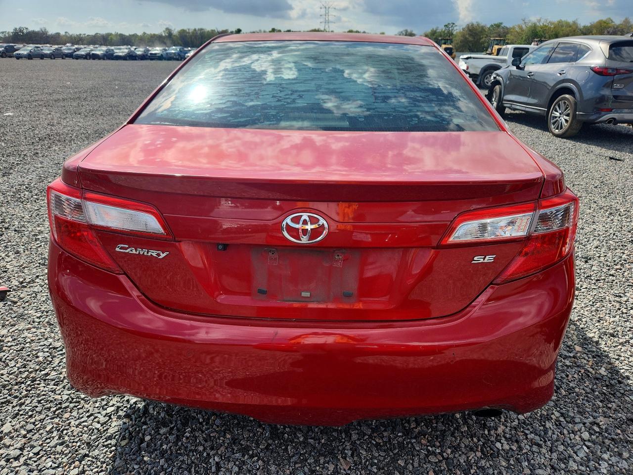 2013 TOYOTA CAMRY SE photo 11