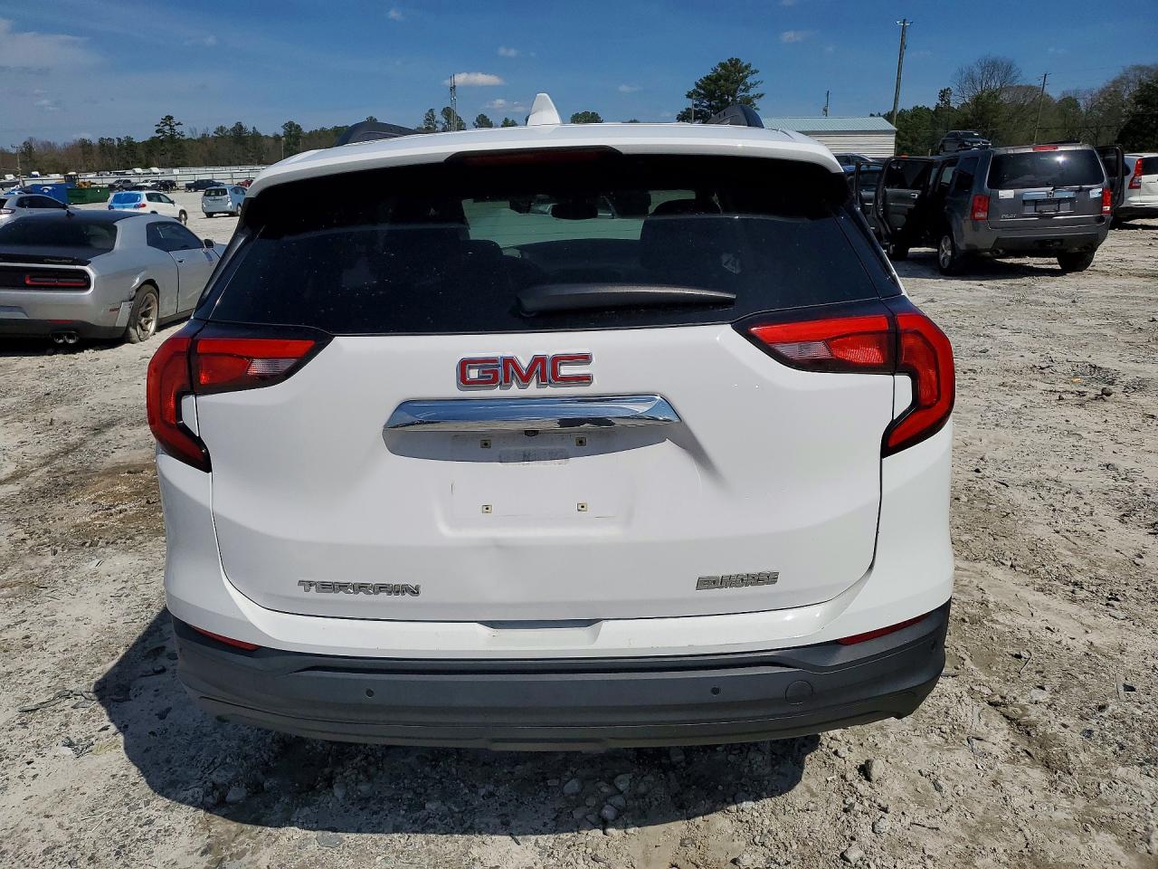 2018 GMC TERRAIN SLE photo 6