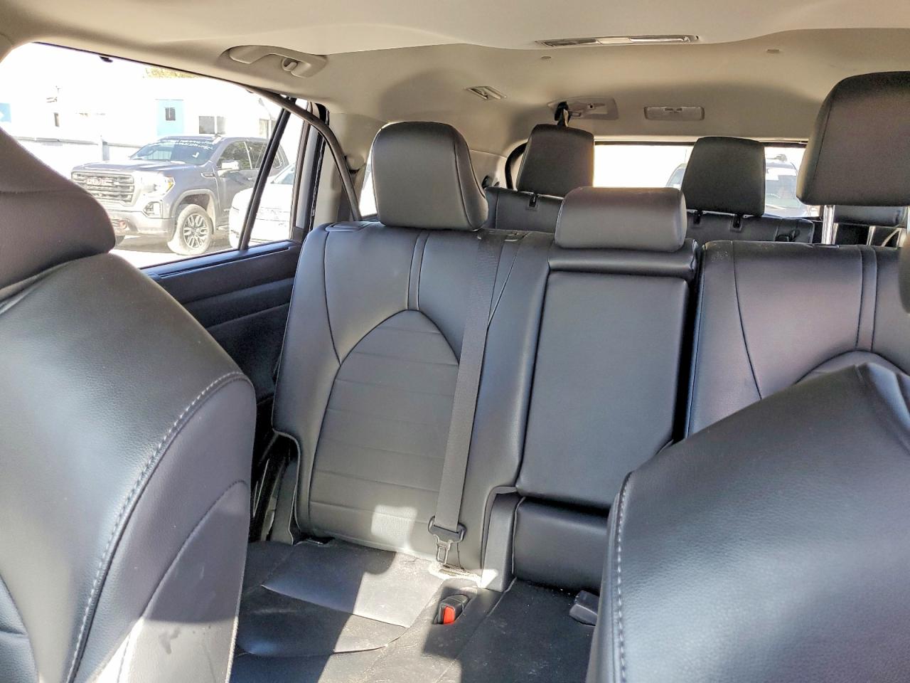 2023 TOYOTA HIGHLANDER XLE photo 19